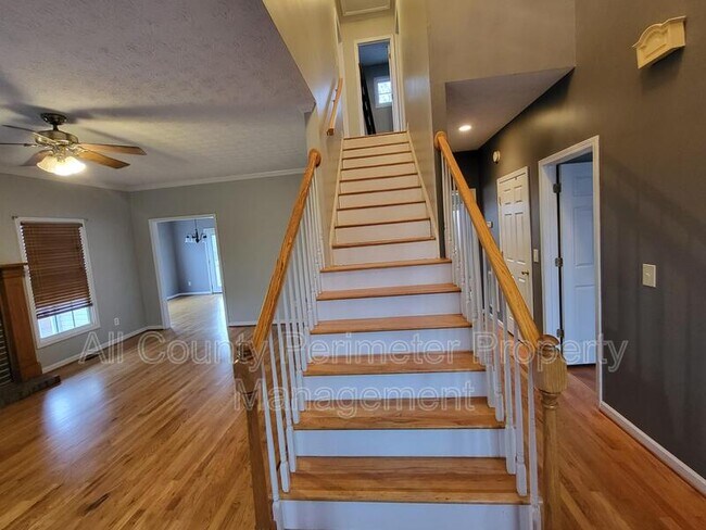 Building Photo - 653 Glenn Gee Rd