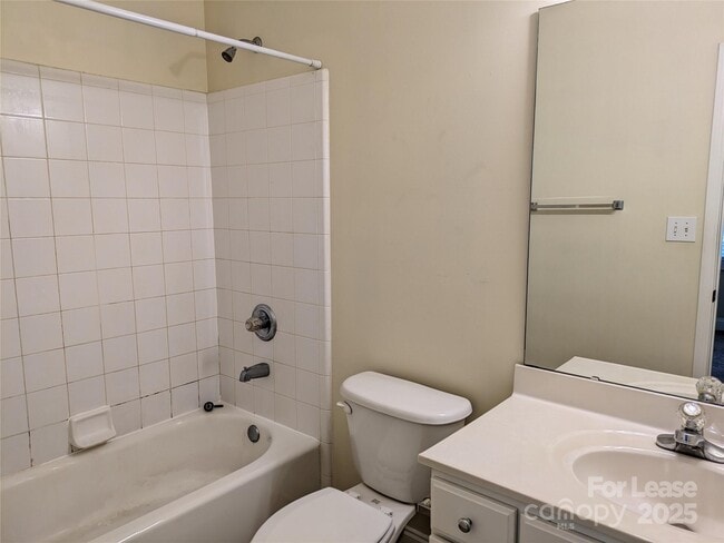 Building Photo - 917 Shearer St