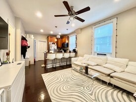 Building Photo - 719 Parker St