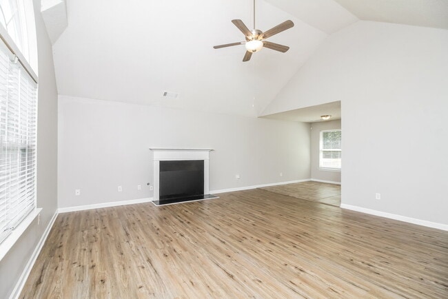 Building Photo - 465 Marriott Dr