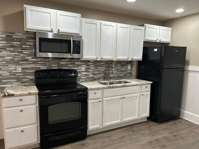 Building Photo - 615 W Orange St