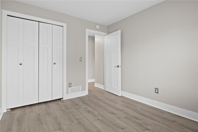 Building Photo - 34 Arrowhead Way S