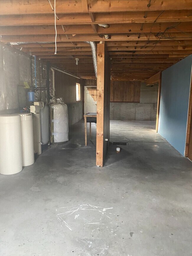 Building Photo - Lease Takeover! 3 Bedroom/2 Bathroom Home ...