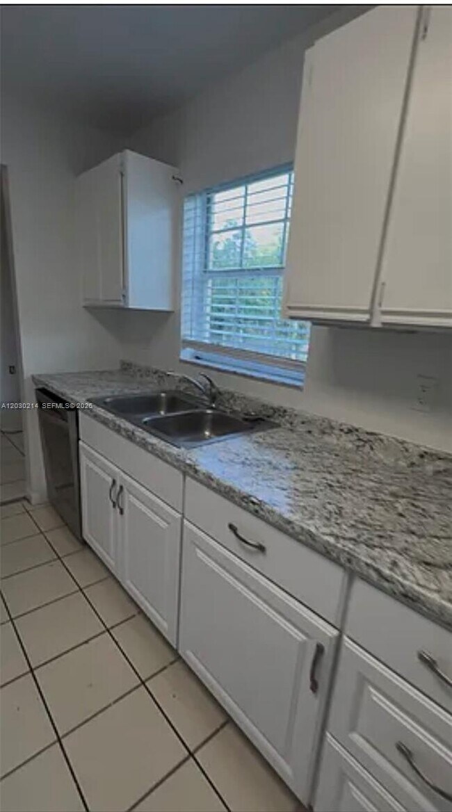 Building Photo - 127 SW 159th Way