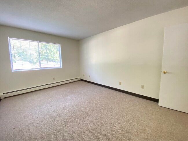 Building Photo - 377 Huse Rd