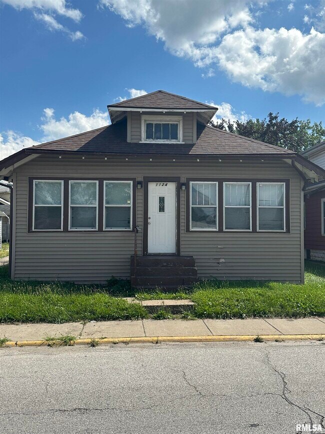 Building Photo - 1124 18th Ave