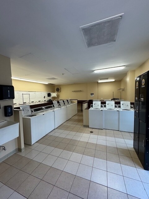 Building Photo - 30 E Huron St