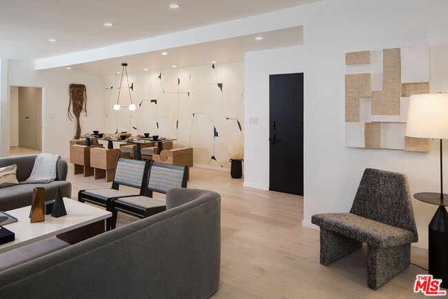 Building Photo - 8917 Cynthia St