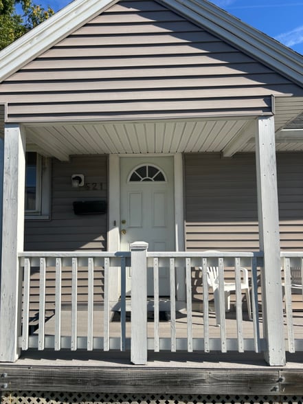Building Photo - 621 E Bellows St