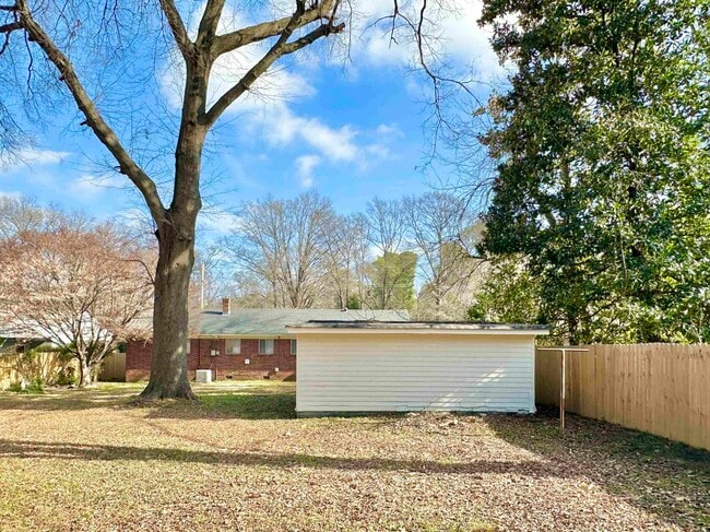 Building Photo - 141 N White Station Rd