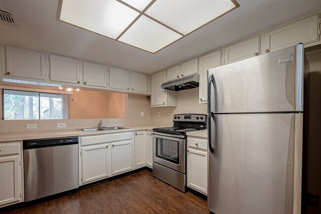 Building Photo - 14911 Wunderlich Dr