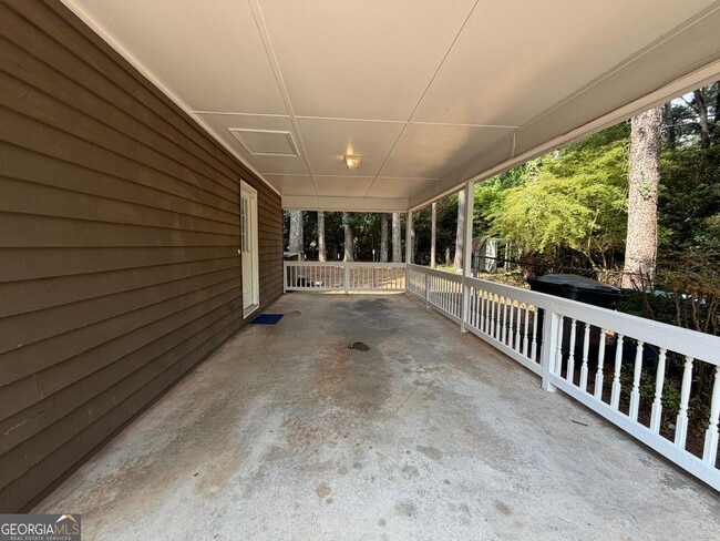 Building Photo - 734 Marthas Dr