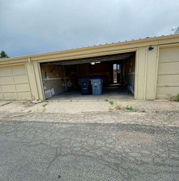 2-car garage - 1412 Kay St