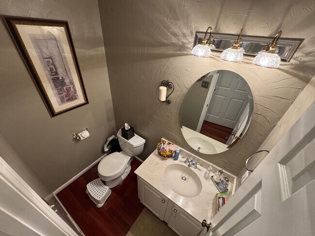 Building Photo - Fantastic 5 Bed 5.5 Bath Single Family Hom...