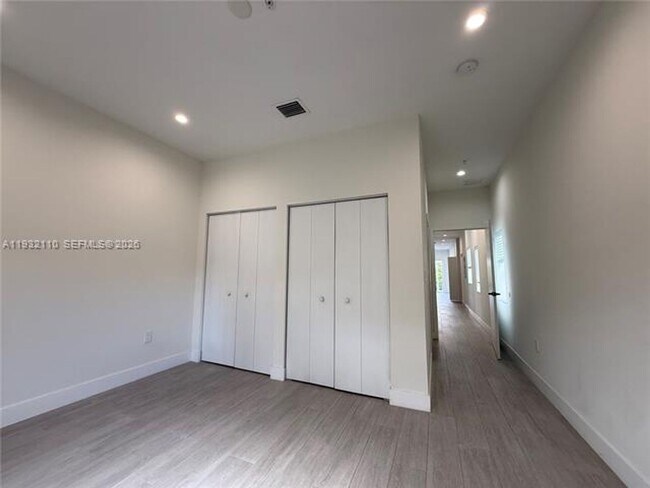 Building Photo - 1786 SW 9th St