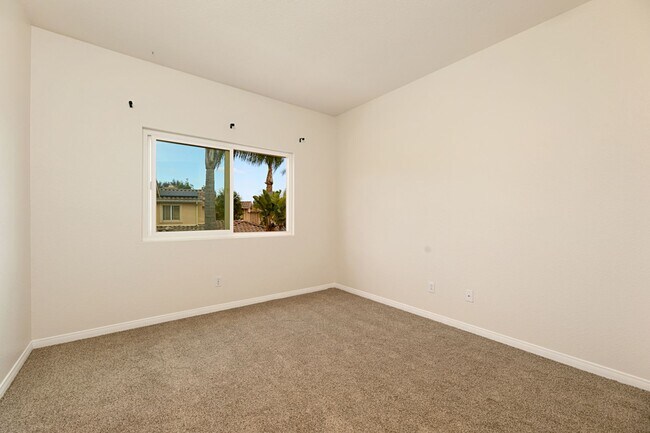 Building Photo - Large Beautiful Home in the Missions