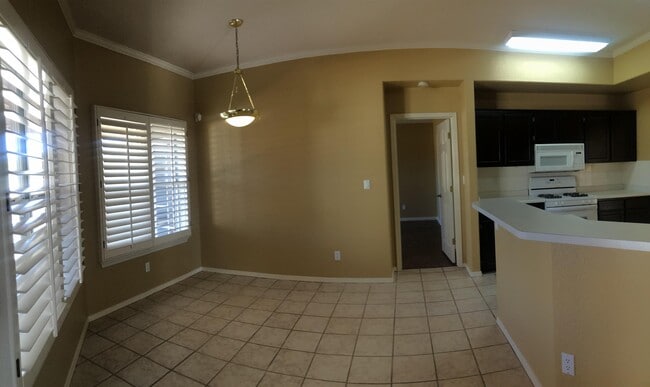 Building Photo - 556 Pinar Del Rio Dr