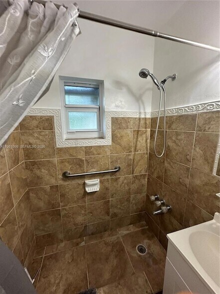 Building Photo - 200 W 53rd Terrace