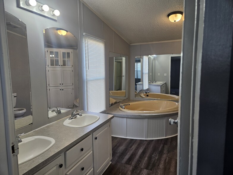 Building Photo - 41 Lynnwood Cir