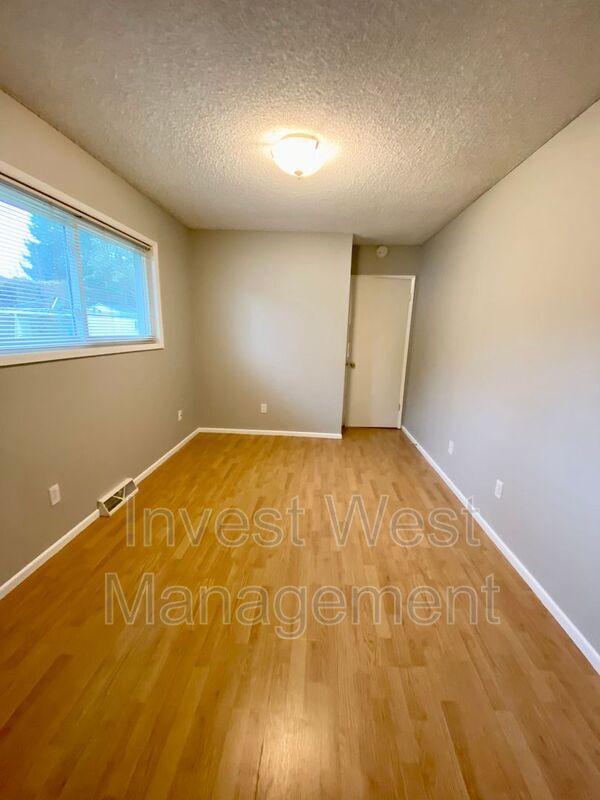 Building Photo - 6224 NW Dogwood Dr
