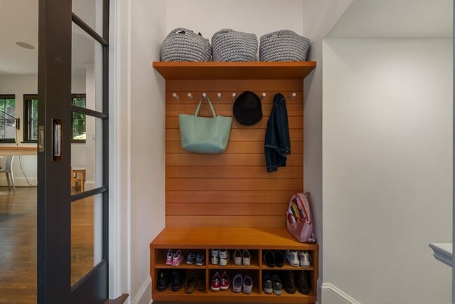 Building Photo - 2835 NE 40th Ave