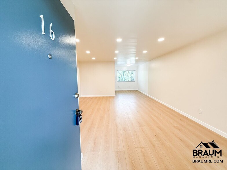 Building Photo - 5611 Fulcher Ave