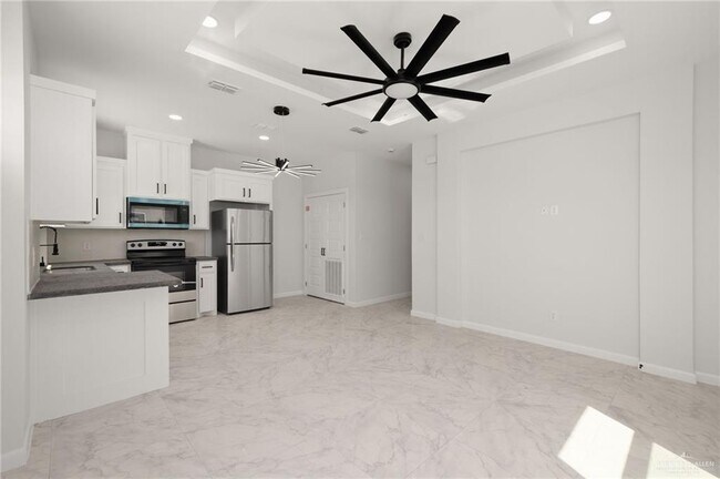 Building Photo - 1509 Pamplona St
