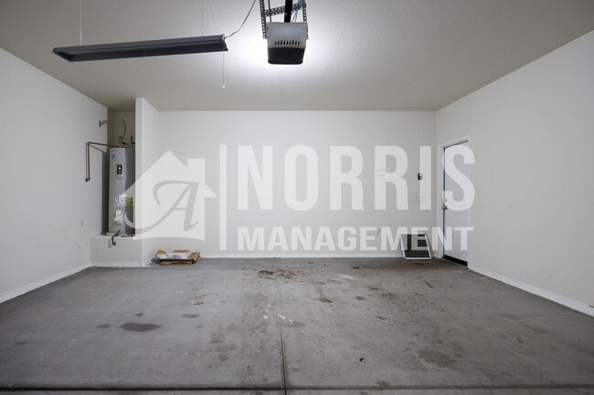 Building Photo - Low Maintenance Home Centrally Located