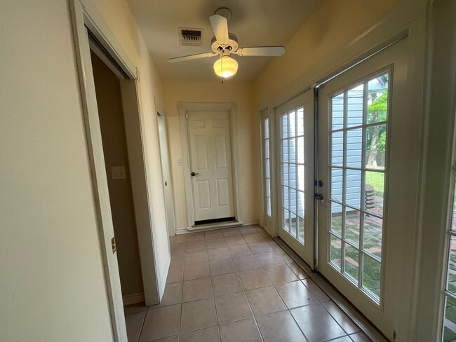 Building Photo - Southern Heights Beauty!