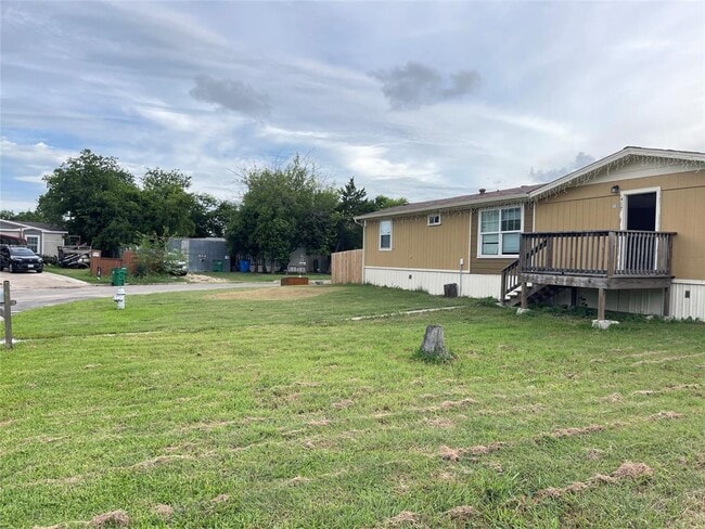 Building Photo - 417 Lenora Dr