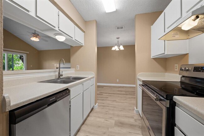 Building Photo - 16016 Fitchburg Cir