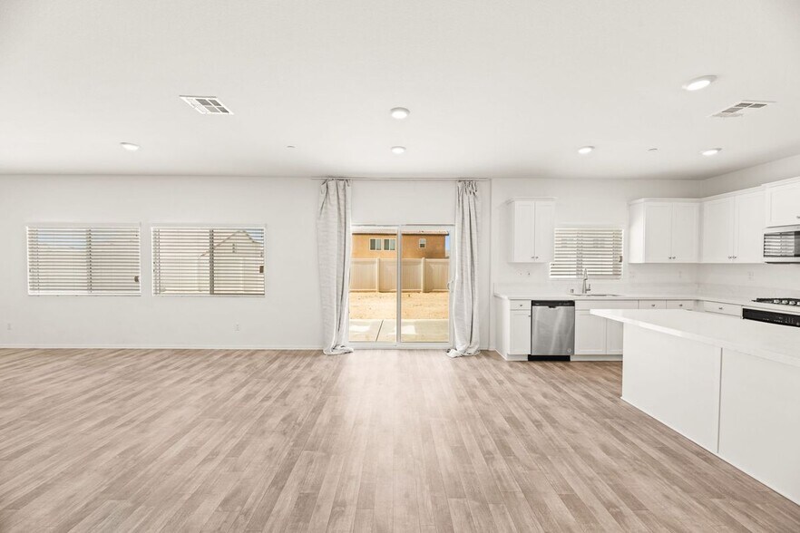 Building Photo - 28357 Cats Claw Dr