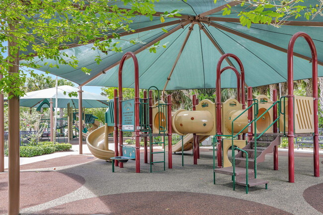 Building Photo - 3050 N Palm Aire Dr