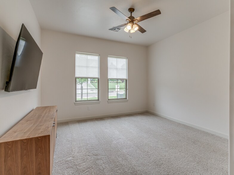 Building Photo - 1433 Sadie Creek Rd