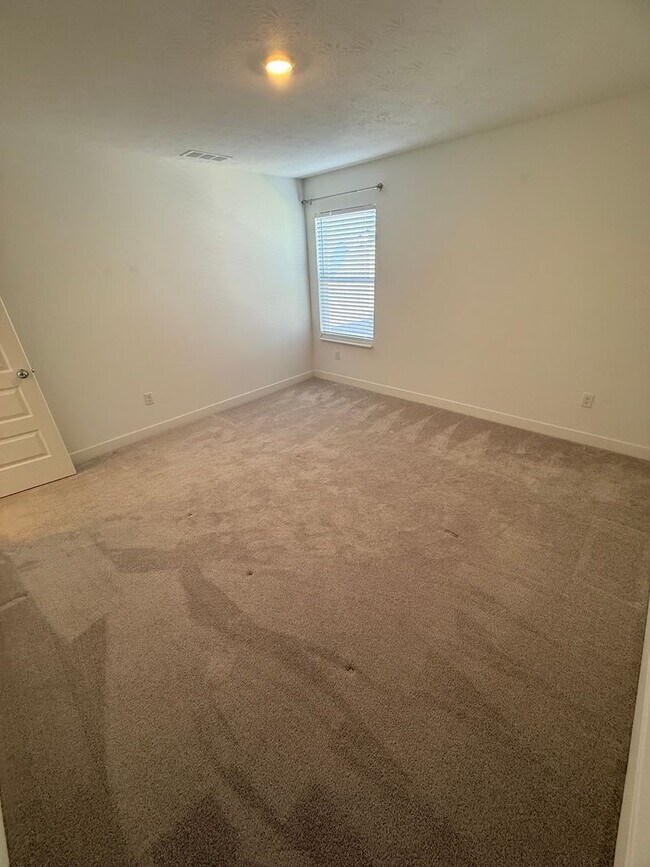 Building Photo - 1046 Elmwood Ln