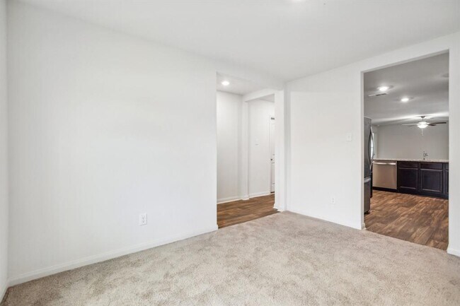 Building Photo - 1040 Riverdale Cove