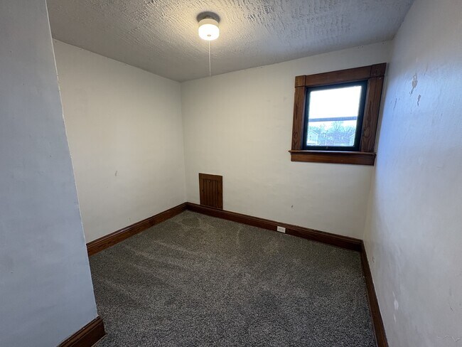 Building Photo - 211 S Morton St