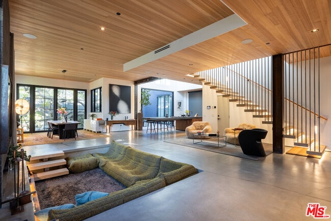 Building Photo - 746 Marco Pl