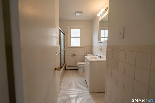 Building Photo - 326 Grovers Ave