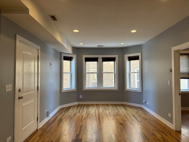 Building Photo - 1430 N Maplewood Ave