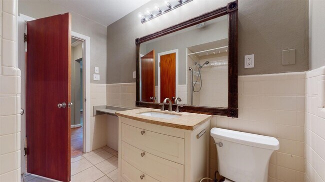 Building Photo - 31 S Tealwood Dr