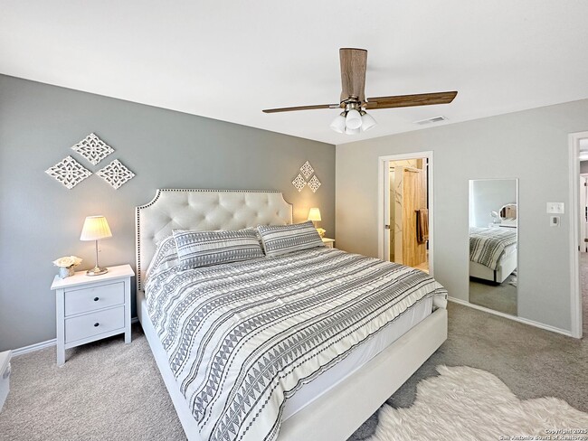 Building Photo - A beautifully remodeled 3-bedroom 2.5-bath...