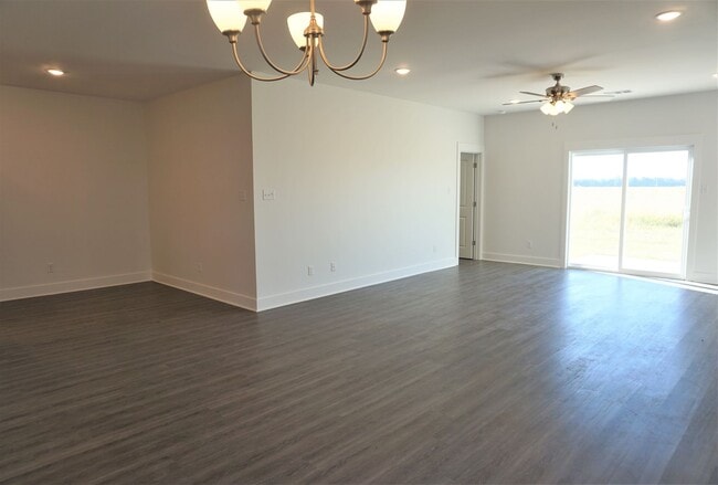 Building Photo - 4 Bedroom, 2 Bath Home in Valley View