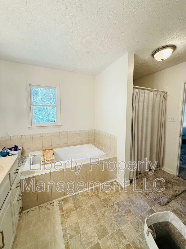 Building Photo - 132 Windsor Ln