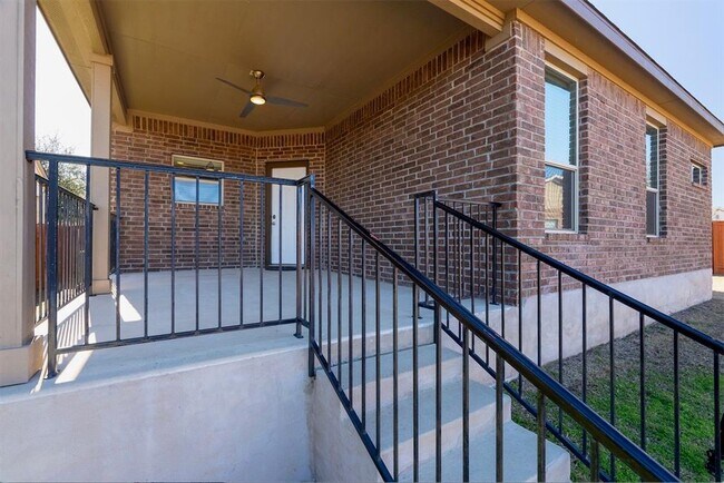 Building Photo - 101 Pecanwood Ct