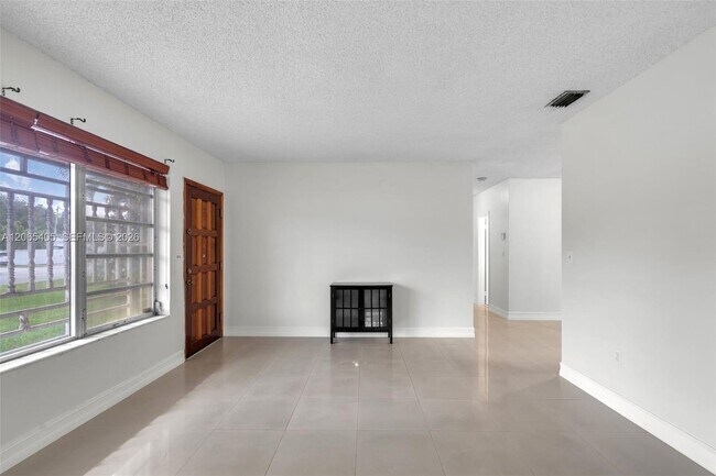 Building Photo - 5560 W 6th Ave