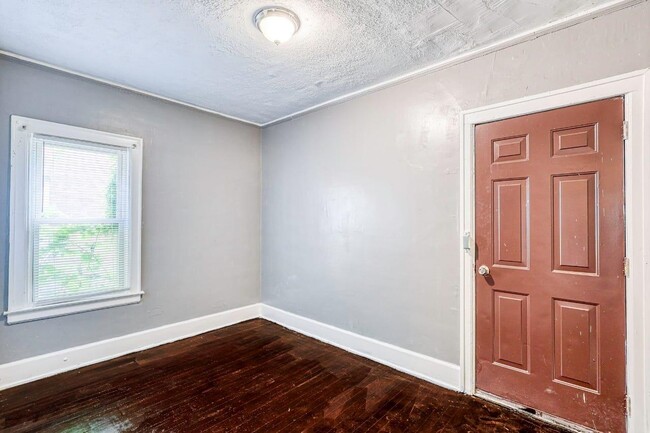 Building Photo - 3287 Tyler St