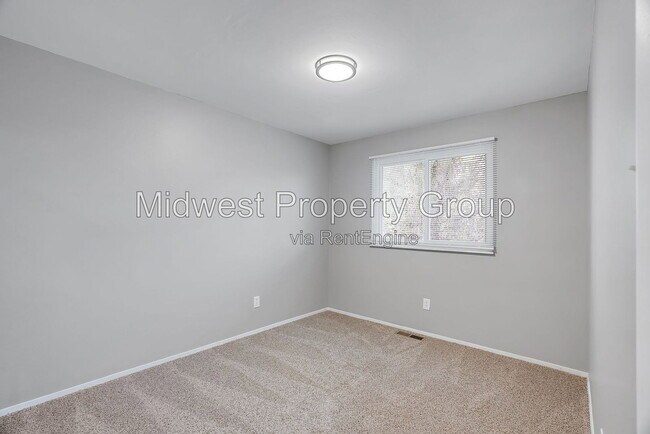 Building Photo - 1128 Saratoga Dr