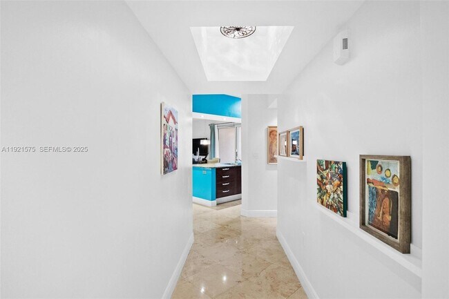 Building Photo - 19900 E Country Club Dr