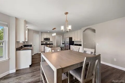 Building Photo - 61171 Saddlecreek Dr